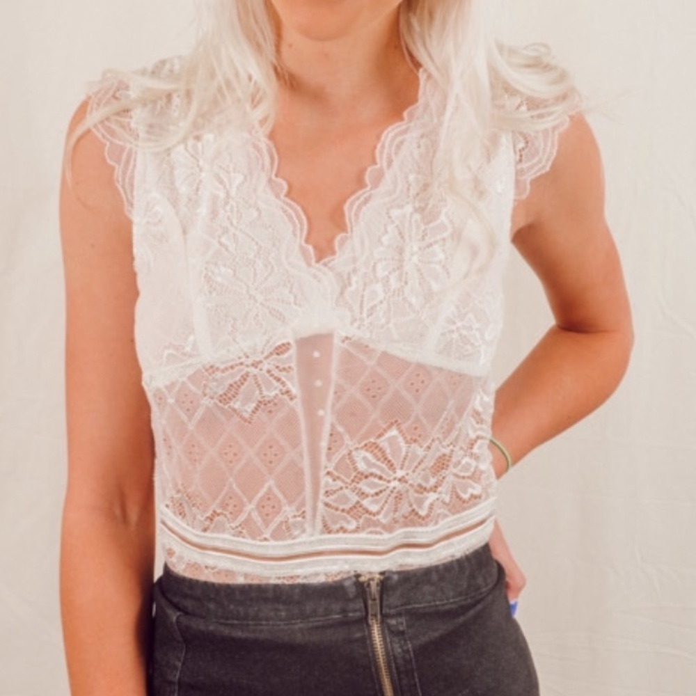 LA Reyna Detailed Lace V Neck Bodysuit Lingerie